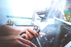 Nieuwe technologie in woonzorgcentra: 4 voorbeelden voor de (nabije) toekomst