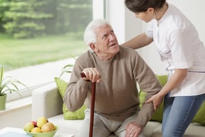 Comment améliorer les soins et la qualité de vie dans votre maison de repos en reliant les 3 maillons de soins