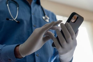 Zorg op afstand met mobiele devices: hoe gebeurt dat vandaag?