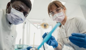 Starten als tandarts: de voordelen van een solo- of groepspraktijk